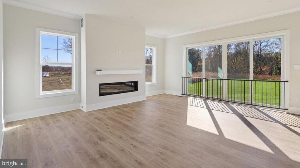Image 13 of property listing at 16503 GOLDEN CROWN DR, Upper Marlboro, MD 20774