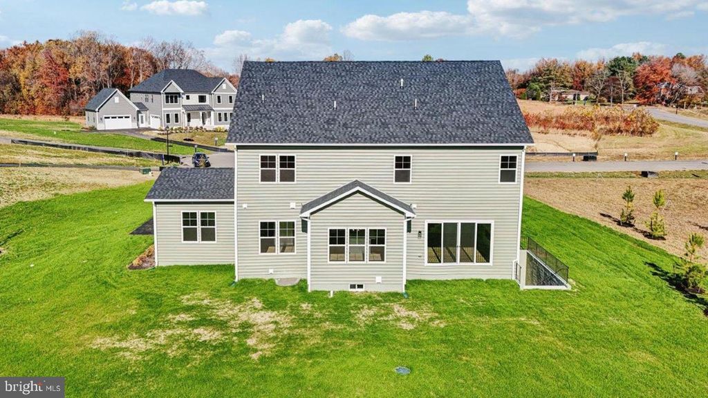 Image 3 of property listing at 16503 GOLDEN CROWN DR, Upper Marlboro, MD 20774