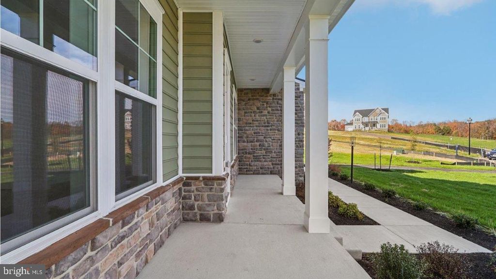 Image 6 of property listing at 16503 GOLDEN CROWN DR, Upper Marlboro, MD 20774