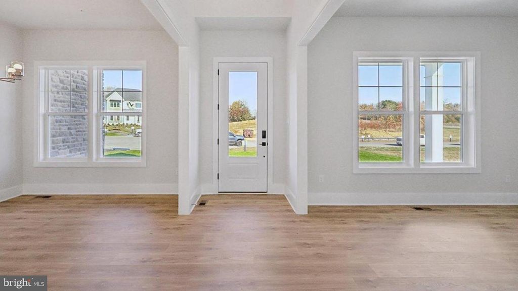 Image 7 of property listing at 16503 GOLDEN CROWN DR, Upper Marlboro, MD 20774