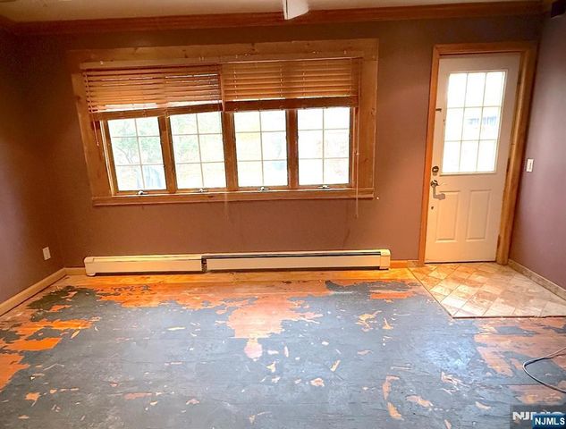 34 Howard Street, Verona, NJ 07044