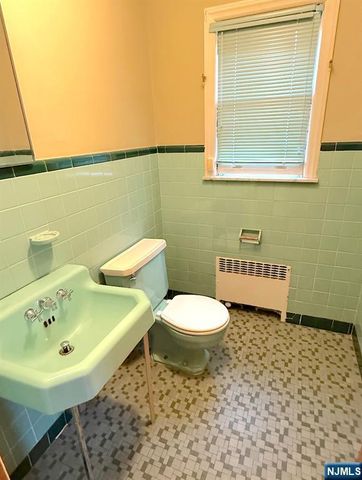 34 Howard Street, Verona, NJ 07044