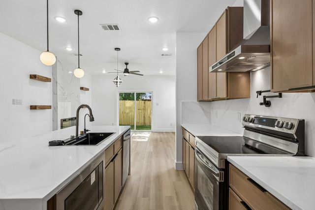 2402 Dyson Street, Dallas, TX 75215