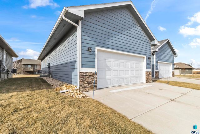 2525 Dorian Dr Drive, Yankton, SD 57078