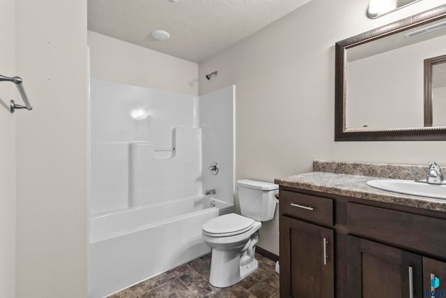 2525 Dorian Dr Drive, Yankton, SD 57078