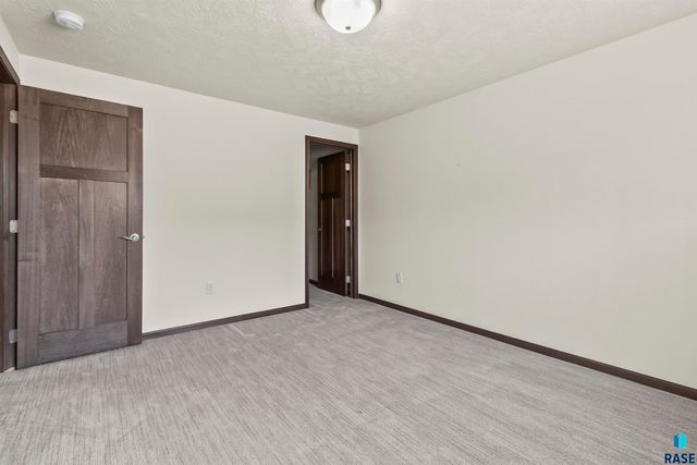 2525 Dorian Dr Drive, Yankton, SD 57078