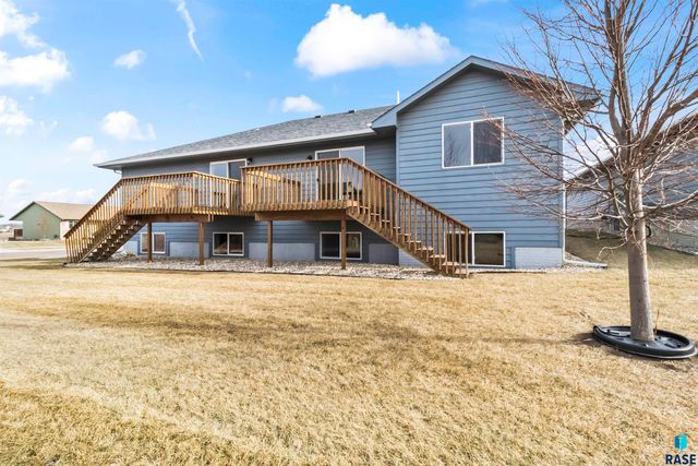 2525 Dorian Dr Drive, Yankton, SD 57078