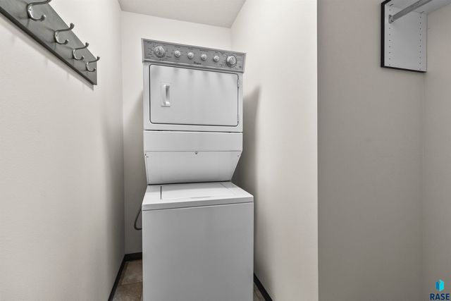 2525 Dorian Dr Drive, Yankton, SD 57078