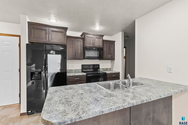 2525 Dorian Dr Drive, Yankton, SD 57078