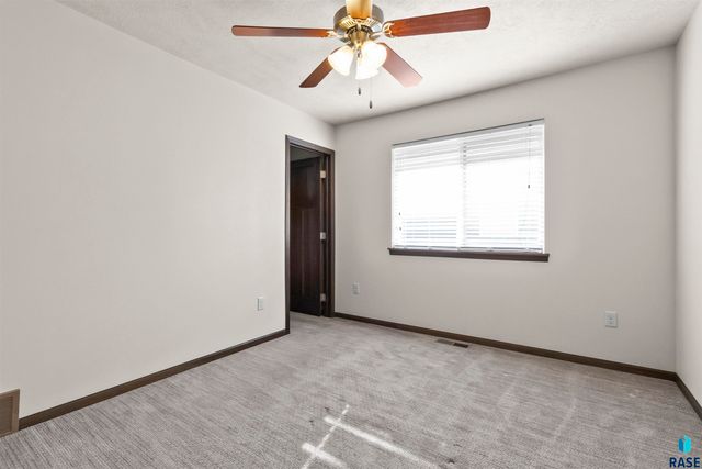 2525 Dorian Dr Drive, Yankton, SD 57078