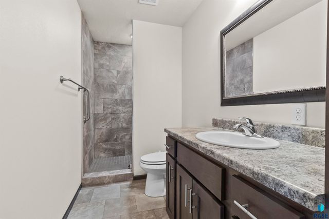 2525 Dorian Dr Drive, Yankton, SD 57078