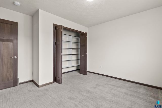 2525 Dorian Dr Drive, Yankton, SD 57078