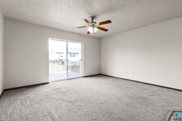 2525 Dorian Dr Drive, Yankton, SD 57078