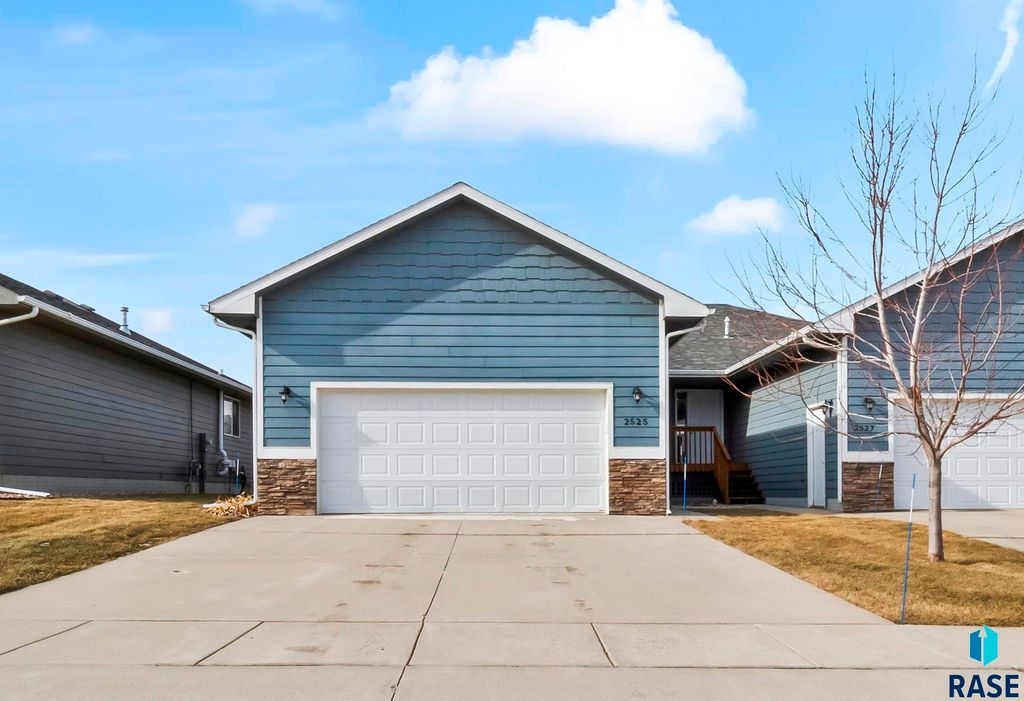 2525 Dorian Dr Drive, Yankton, SD 57078