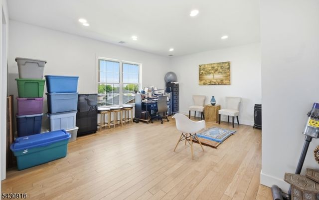 25 Mayfair Pl, Clifton City, NJ 07013