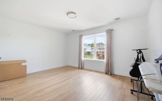 25 Mayfair Pl, Clifton City, NJ 07013