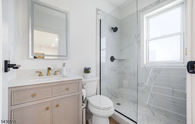 25 Mayfair Pl, Clifton City, NJ 07013