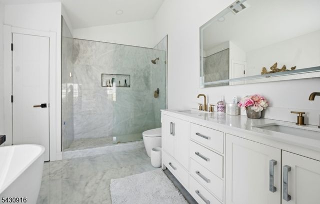 25 Mayfair Pl, Clifton City, NJ 07013