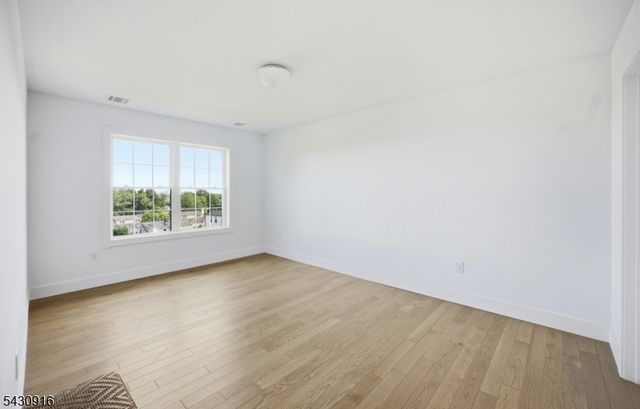 25 Mayfair Pl, Clifton City, NJ 07013