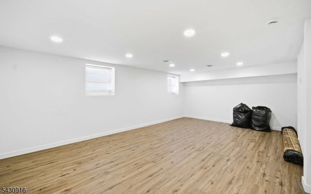 25 Mayfair Pl, Clifton City, NJ 07013