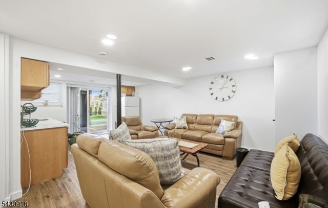 25 Mayfair Pl, Clifton City, NJ 07013