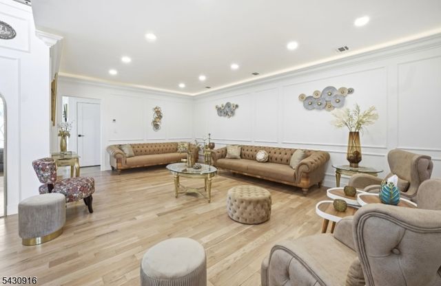 25 Mayfair Pl, Clifton City, NJ 07013