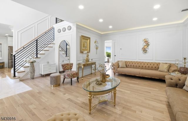 25 Mayfair Pl, Clifton City, NJ 07013