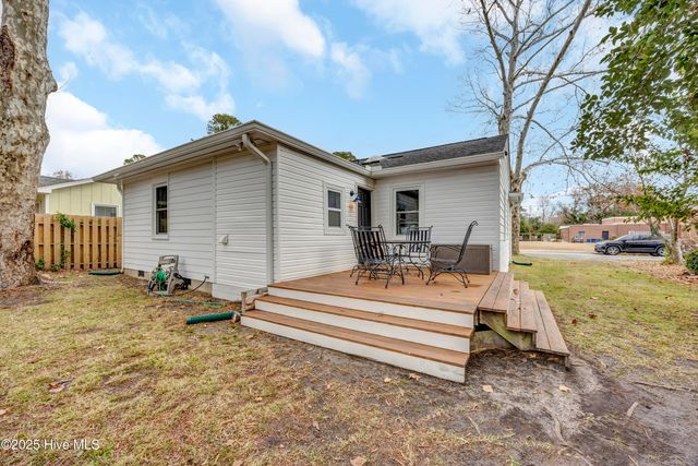 221 N 26th Street, Wilmington, NC 28405