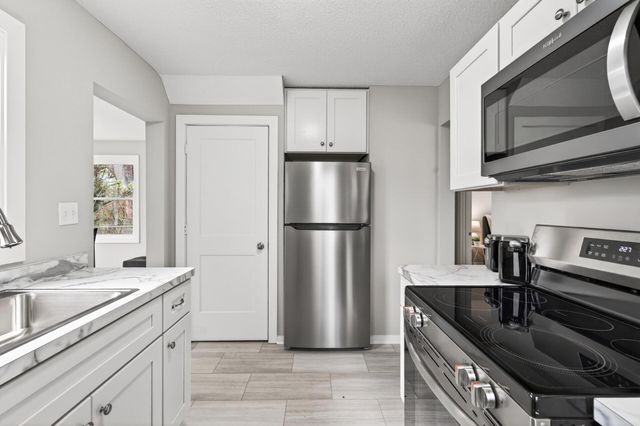 1475 Ivy Avenue E, North Saint Paul, MN 55106
