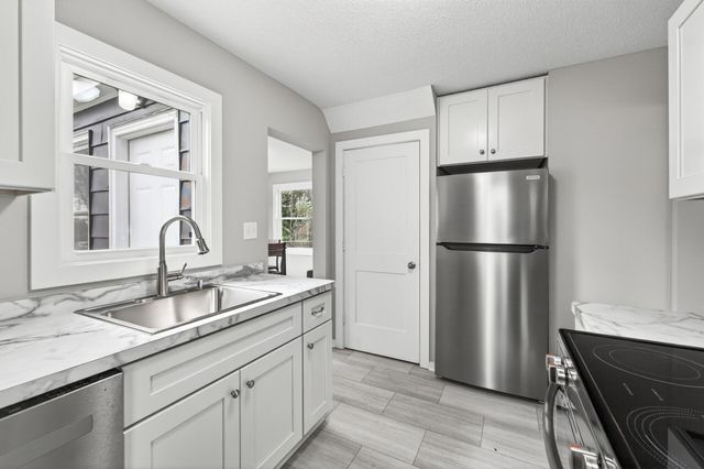 1475 Ivy Avenue E, North Saint Paul, MN 55106