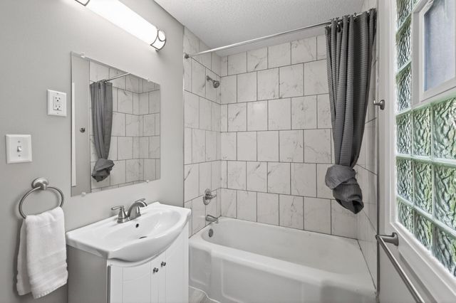 1475 Ivy Avenue E, North Saint Paul, MN 55106