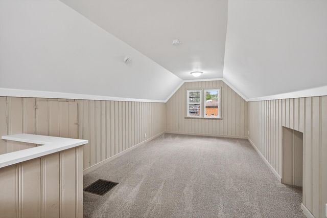 1475 Ivy Avenue E, North Saint Paul, MN 55106