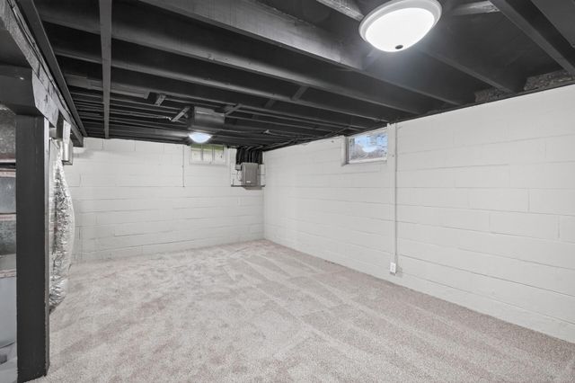 1475 Ivy Avenue E, North Saint Paul, MN 55106