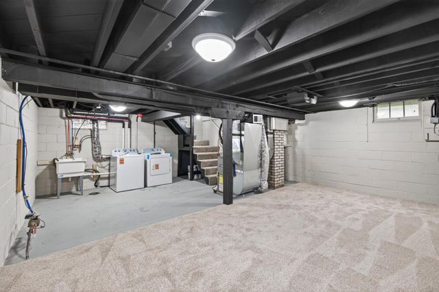 1475 Ivy Avenue E, North Saint Paul, MN 55106
