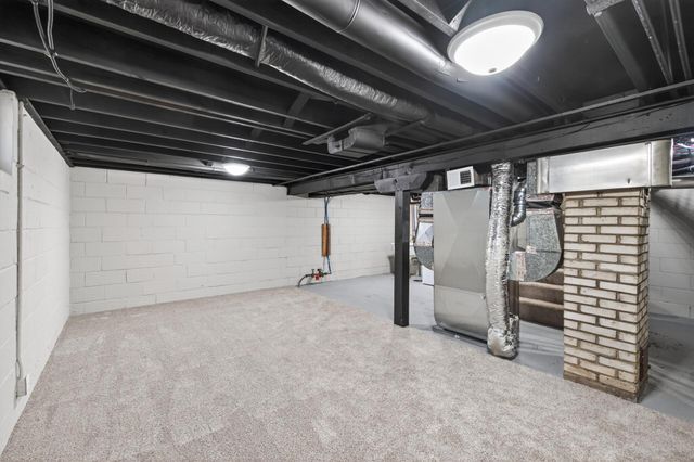 1475 Ivy Avenue E, North Saint Paul, MN 55106