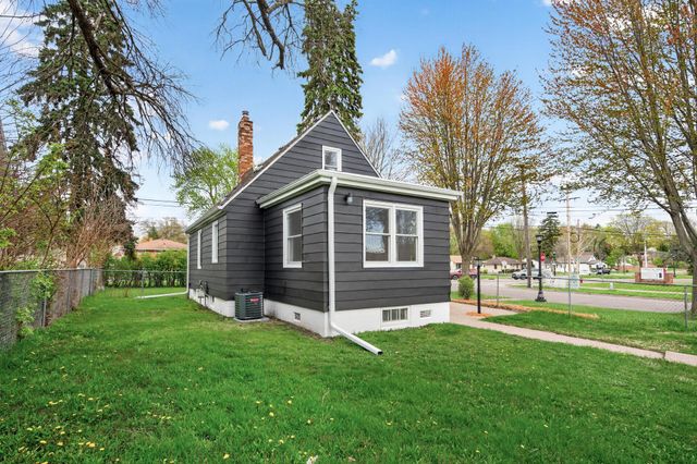 1475 Ivy Avenue E, North Saint Paul, MN 55106