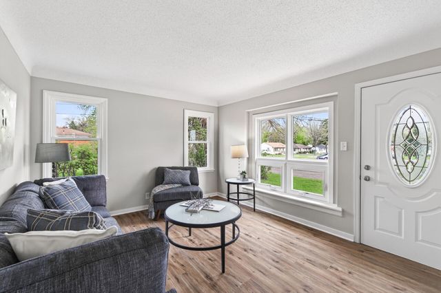 1475 Ivy Avenue E, North Saint Paul, MN 55106