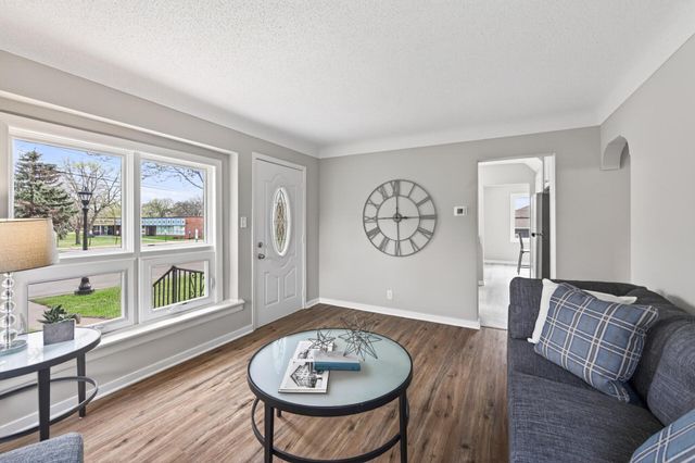 1475 Ivy Avenue E, North Saint Paul, MN 55106