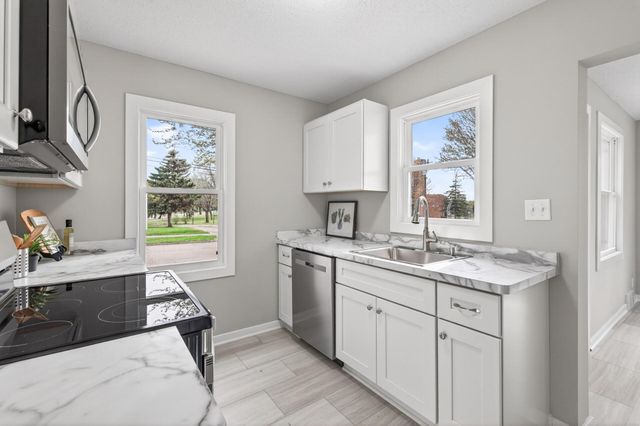 1475 Ivy Avenue E, North Saint Paul, MN 55106