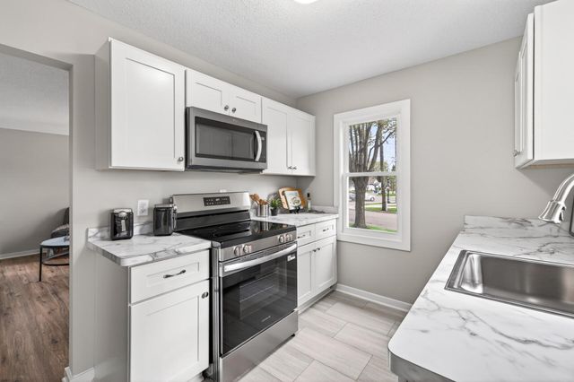1475 Ivy Avenue E, North Saint Paul, MN 55106