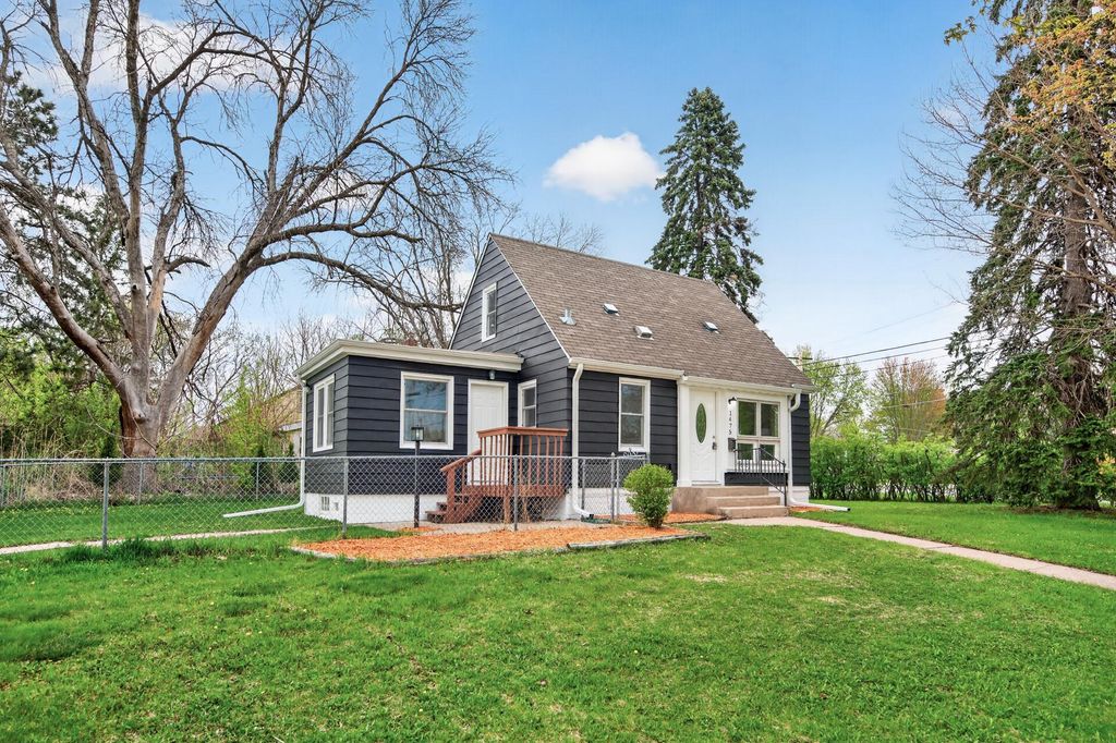 1475 Ivy Avenue E, North Saint Paul, MN 55106
