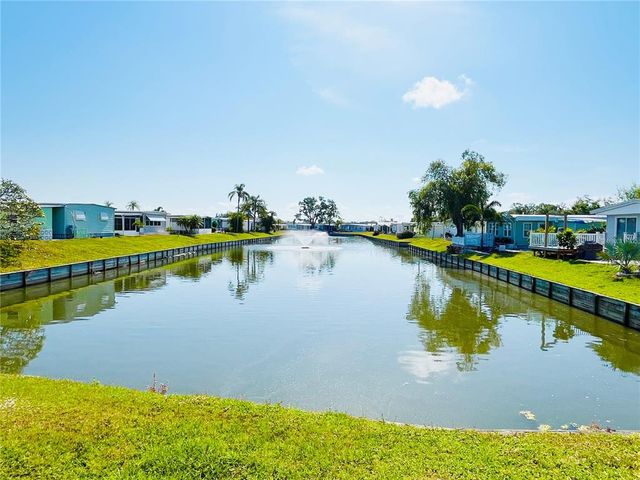 415 OAKWOOD BOULEVARD W, Sarasota, FL 34237