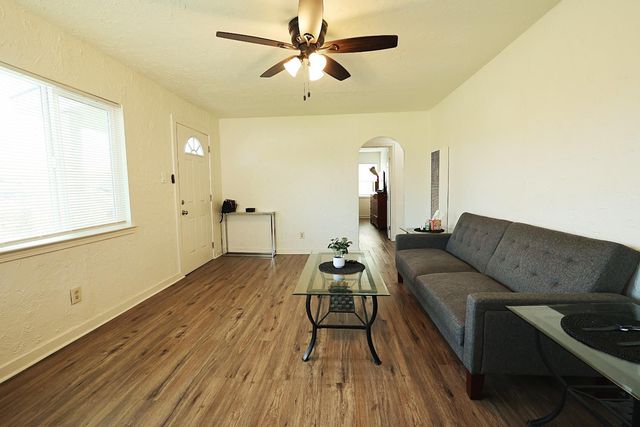 1116 Vito Ave, Modesto, CA 95351