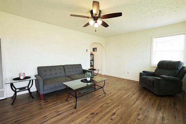 1116 Vito Ave, Modesto, CA 95351