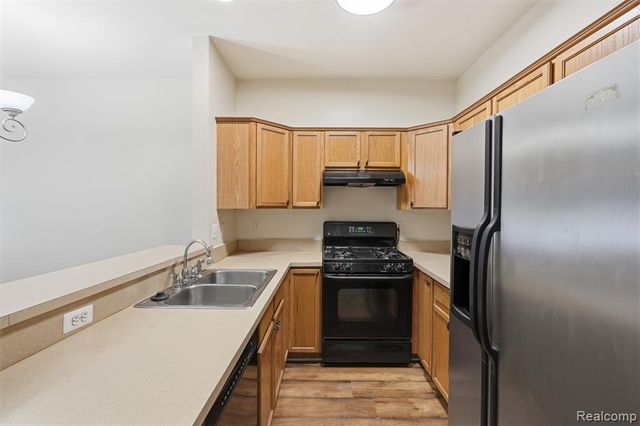 41260 Maplewood Drive 5, Canton, MI 48187