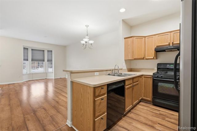 41260 Maplewood Drive 5, Canton, MI 48187