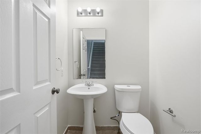 41260 Maplewood Drive 5, Canton, MI 48187