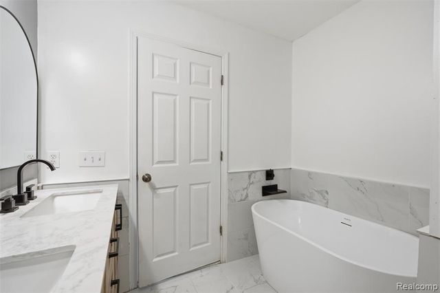 41260 Maplewood Drive 5, Canton, MI 48187