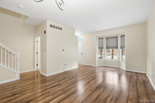 41260 Maplewood Drive 5, Canton, MI 48187