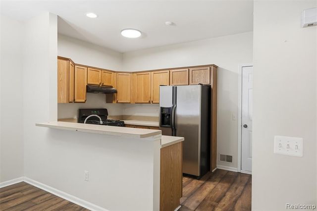 41260 Maplewood Drive 5, Canton, MI 48187